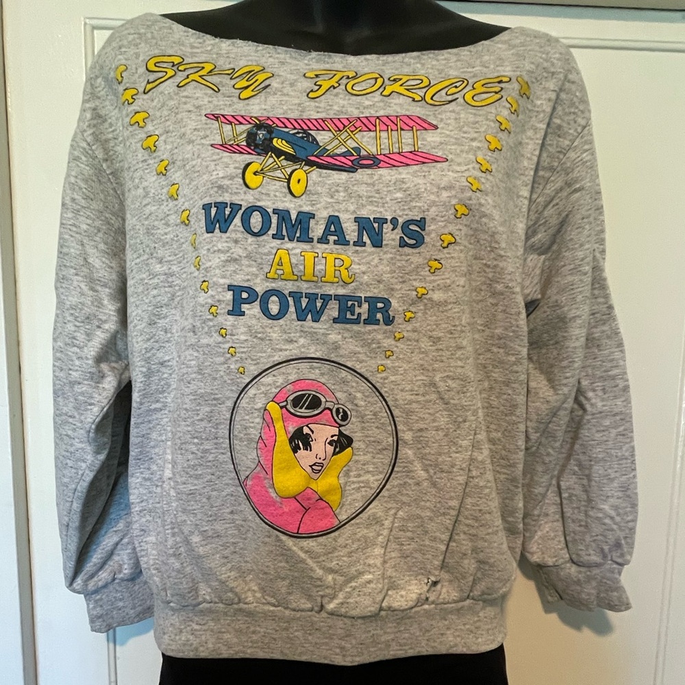 Vintage Women Power Sweatshirt! ✈️ - Picture 2 of 9